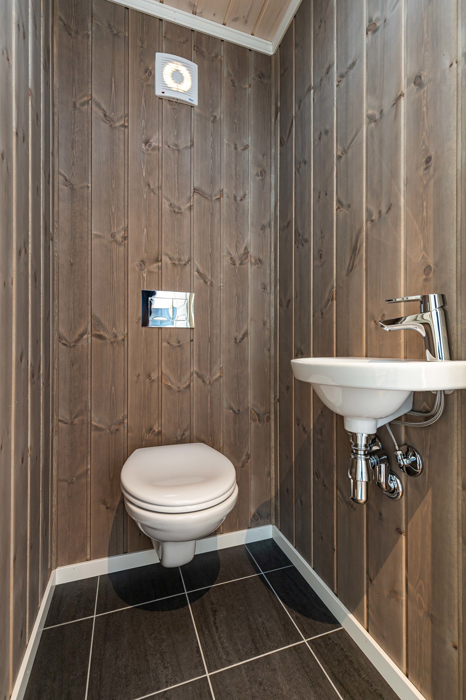 Separat WC som ligger i tilknytning til gang og bad. Bildet er kun for å vise leveranse, det er ikke av selve hytta. Galleribilde