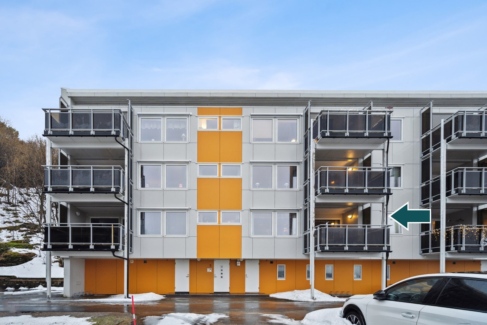 Leiligheten ligger fint plassert i 2. etasje med utgang fra stuen til en solrik vestvendt balkong Galleribilde