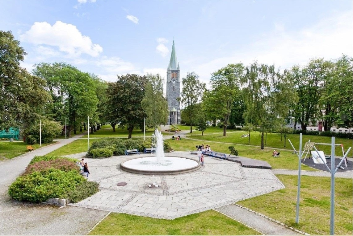 Området med Lademoparken rett over veien. Galleribilde