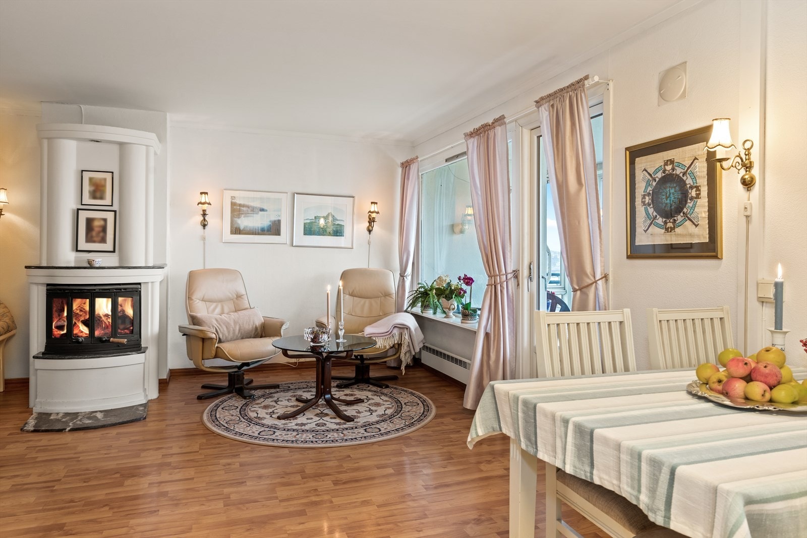 Ved utsikten er det i dagens løsning en koselig lesekrok. Galleribilde