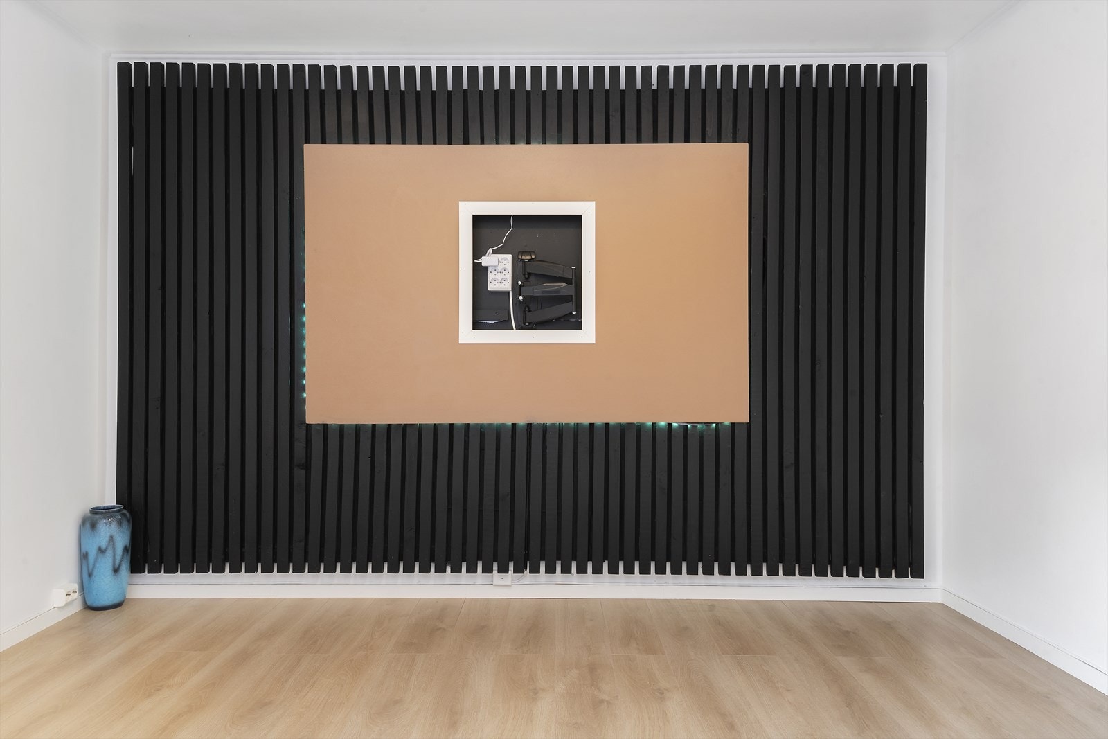 Spilevegg, med ledlys detalja, for montering av tv Galleribilde
