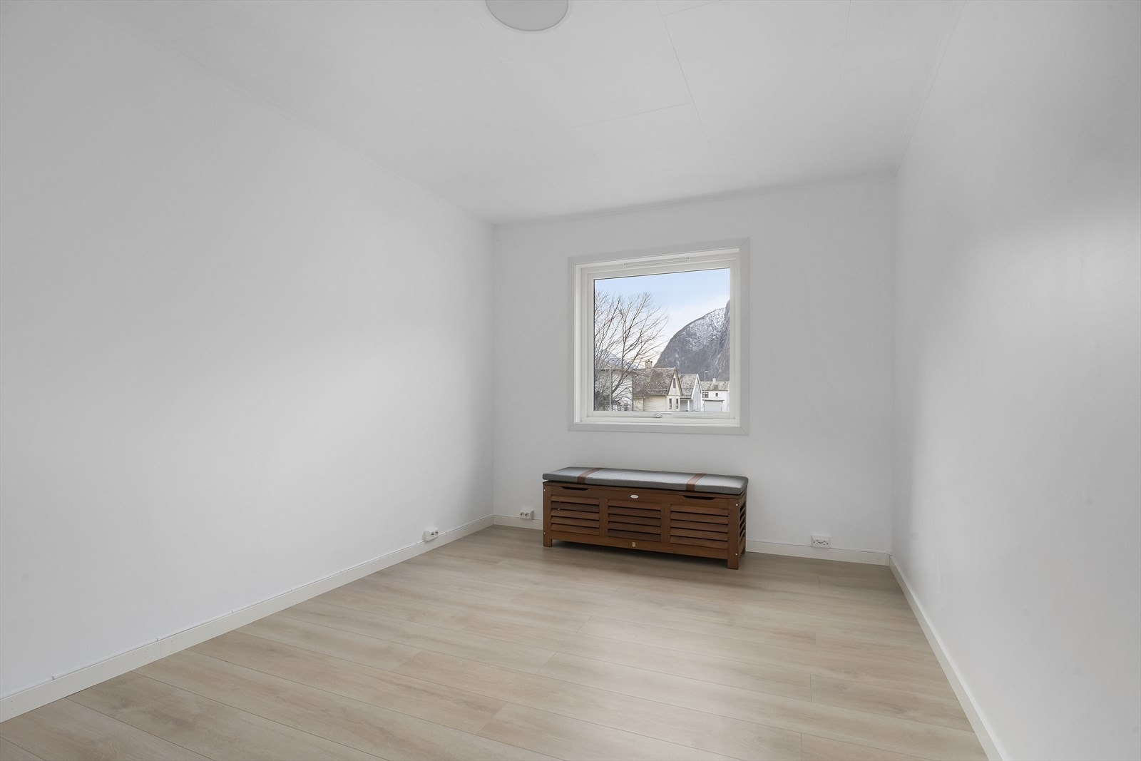 Eitt av tre soverom i 2. etasje Galleribilde