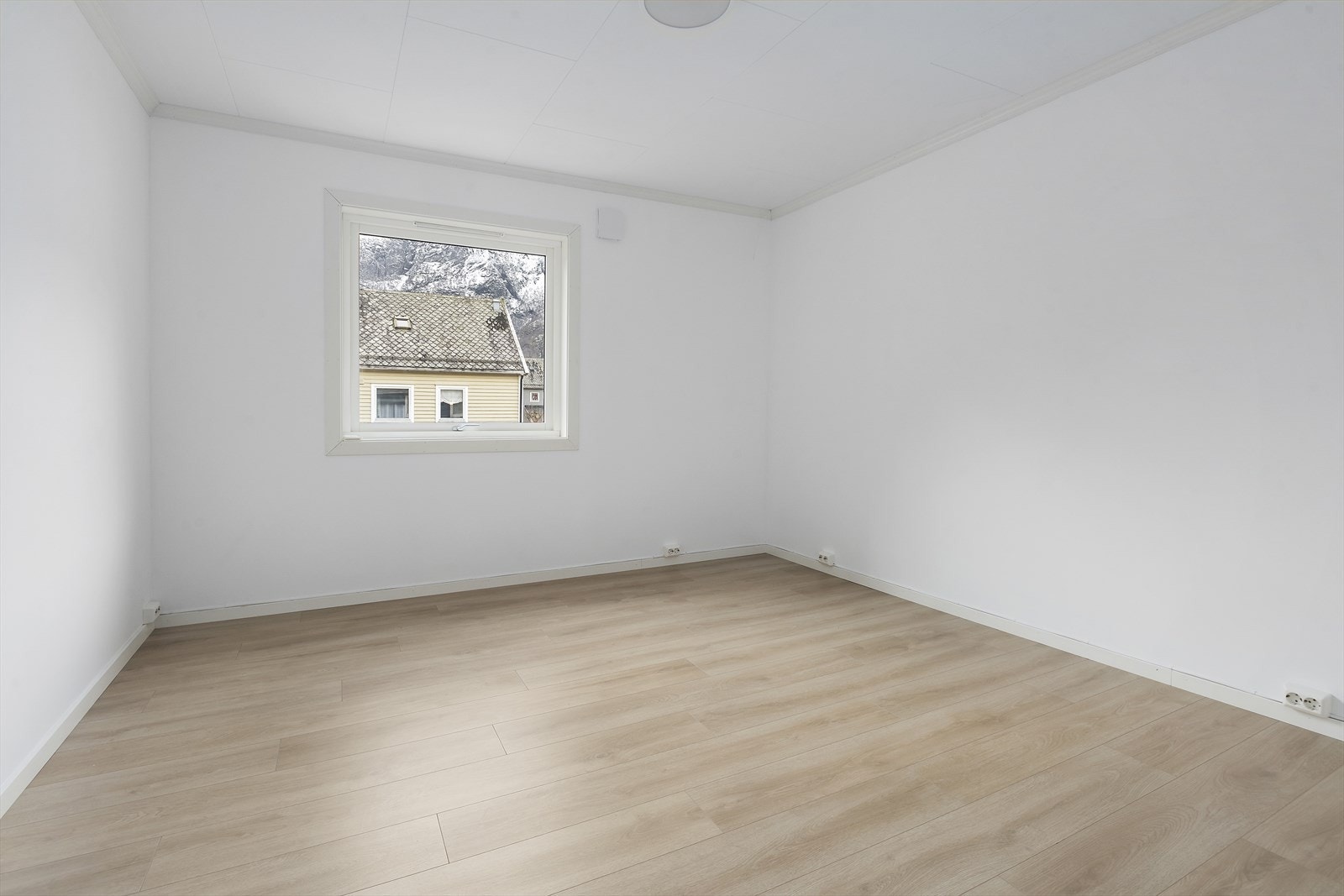 Eitt av tre soverom i 2. etasje Galleribilde