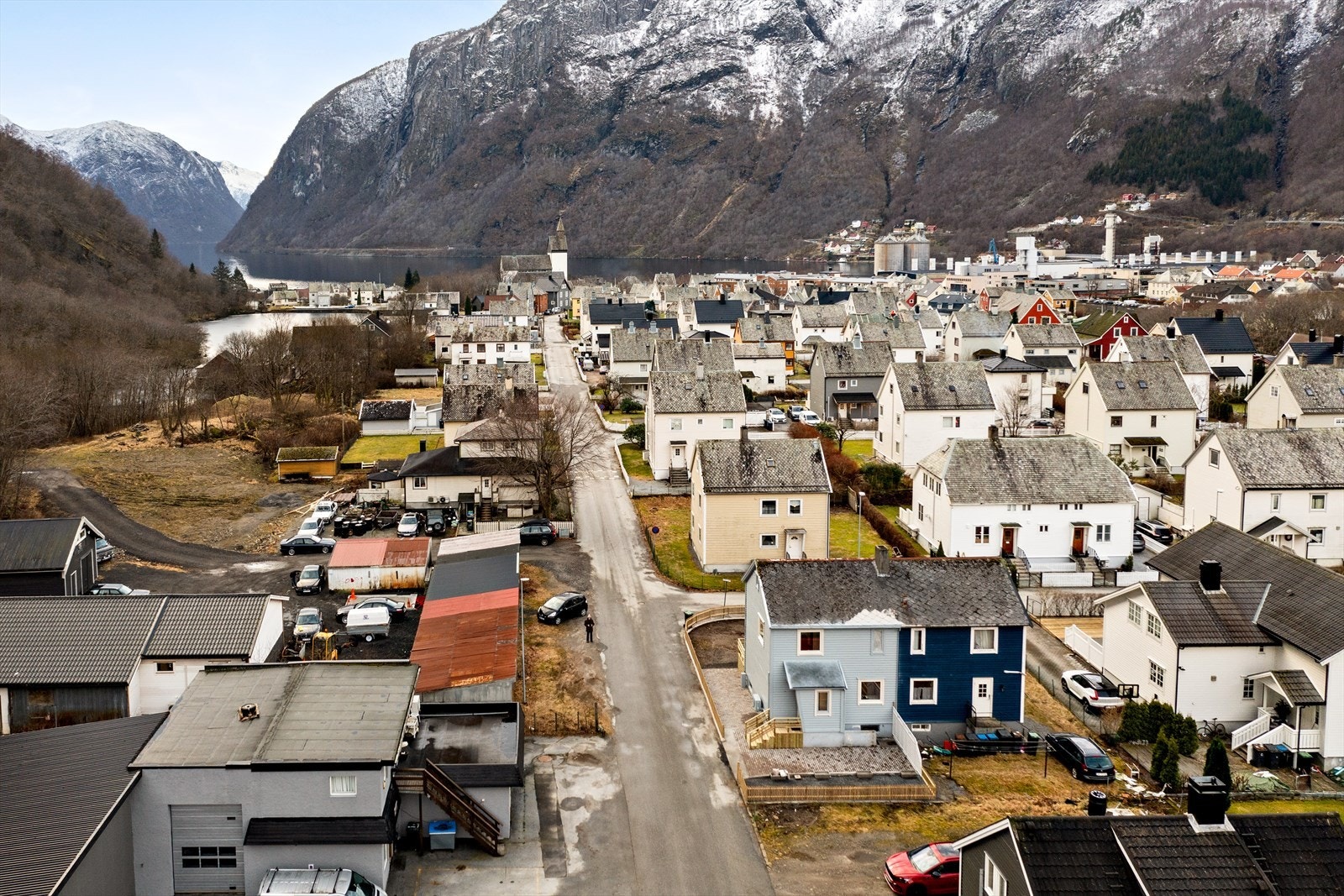 Eigedommen ligg i attrativt,etalbkert sentrumsområde. Galleribilde