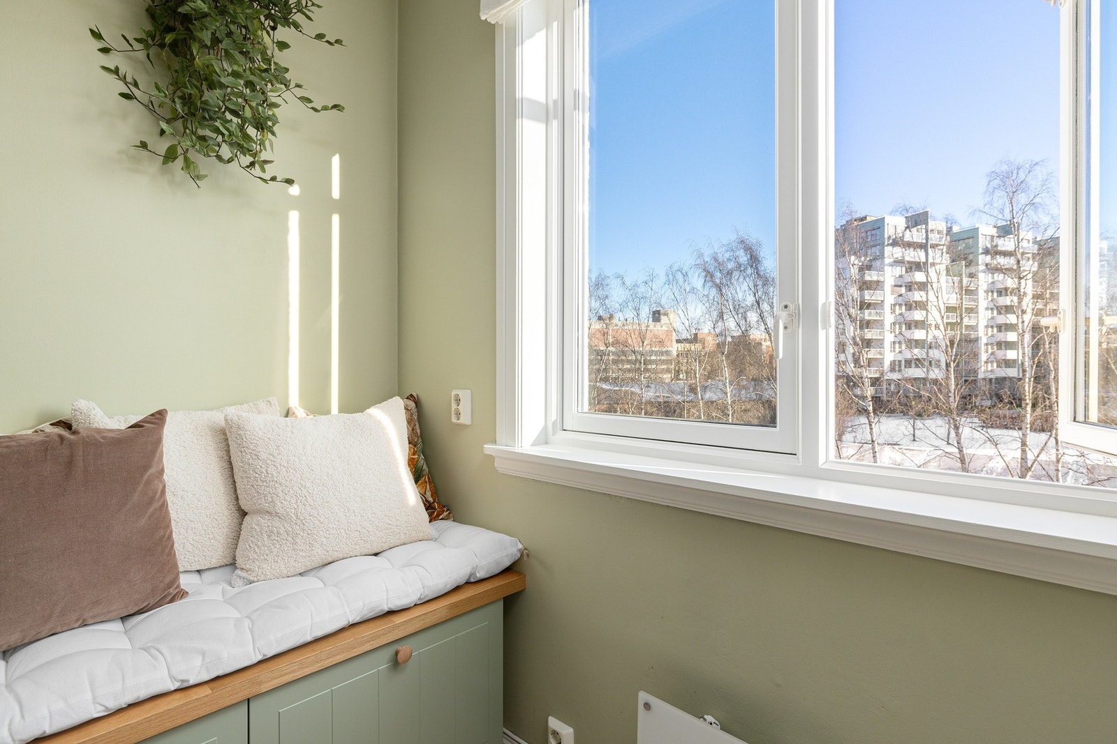 Kjøkken er utvidet med sittegruppe og skuffer i 2024 Galleribilde