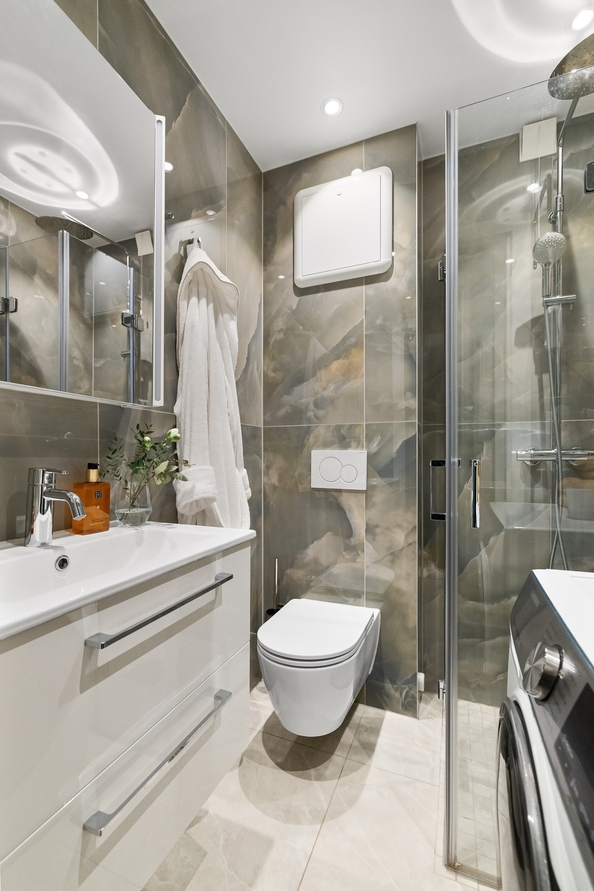 Lekker bad med tidsriktige materialvalg Galleribilde