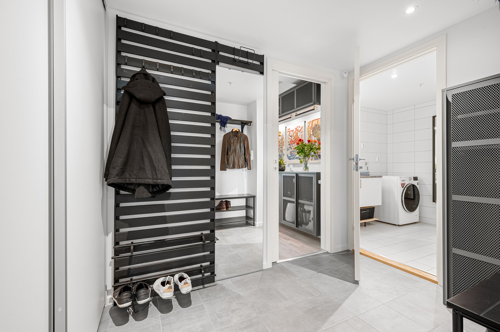 Entreen er flislagt. Galleribilde