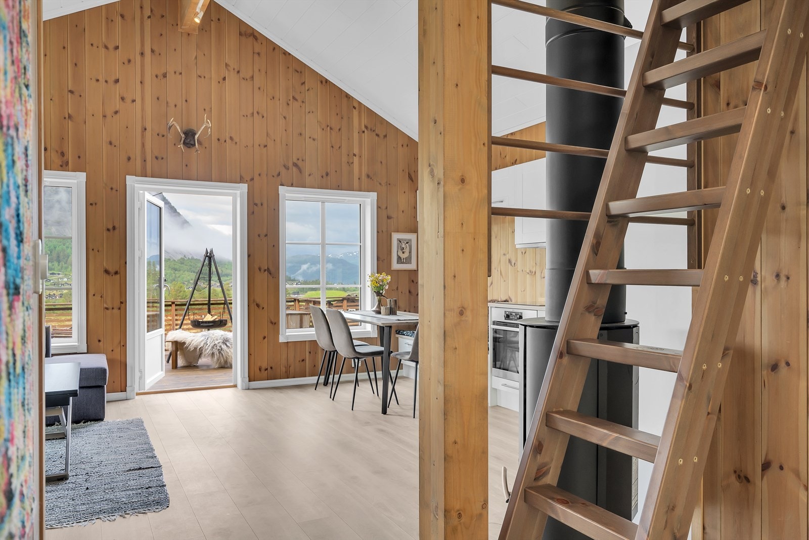 Stige opp til innredet hems Galleribilde