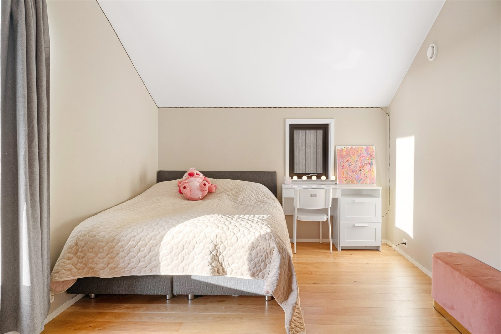 Hovedsoverom med god takhøyde Galleribilde