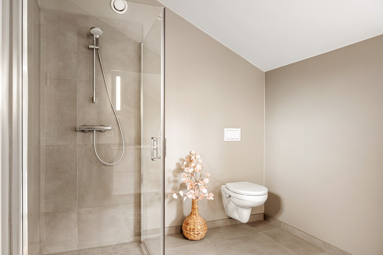 Fint bad med gjennomgående god standard Galleribilde