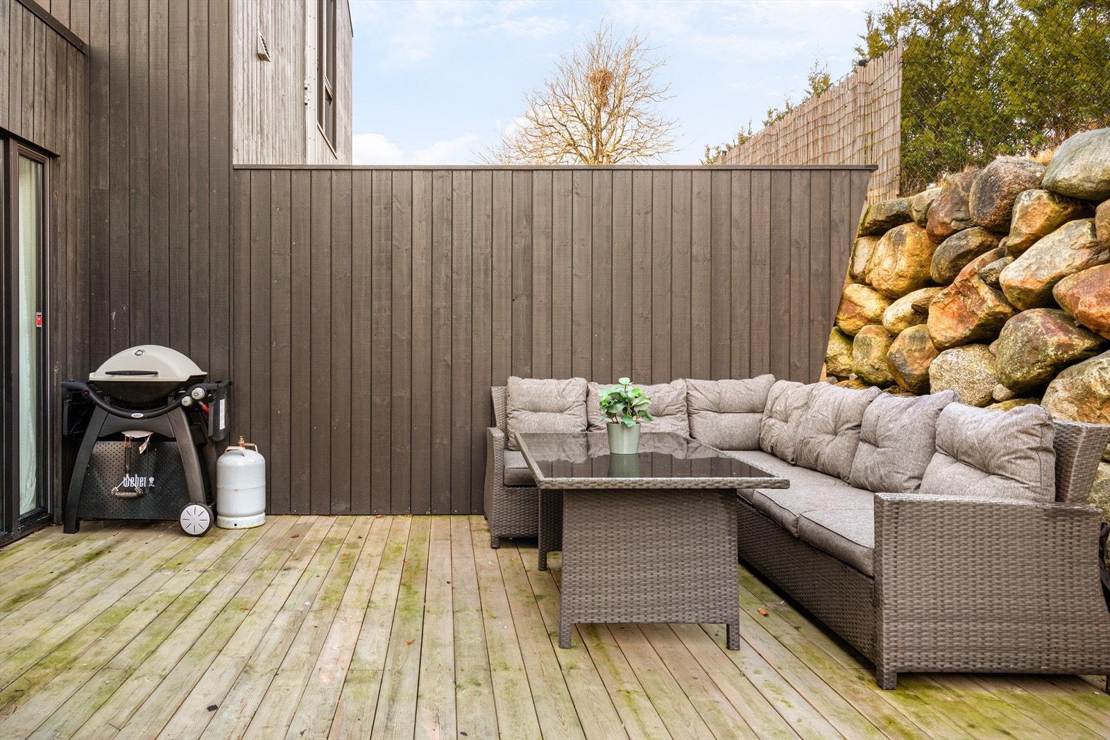 Skjermet uteområde fra kjøkkenet Galleribilde