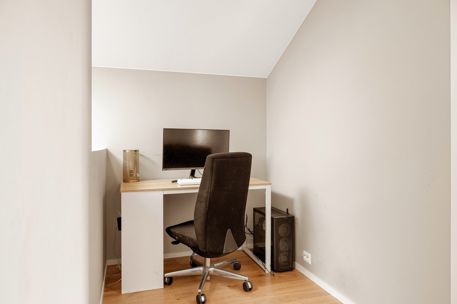 Det er en liten kontorkrok i 3. etasje Galleribilde