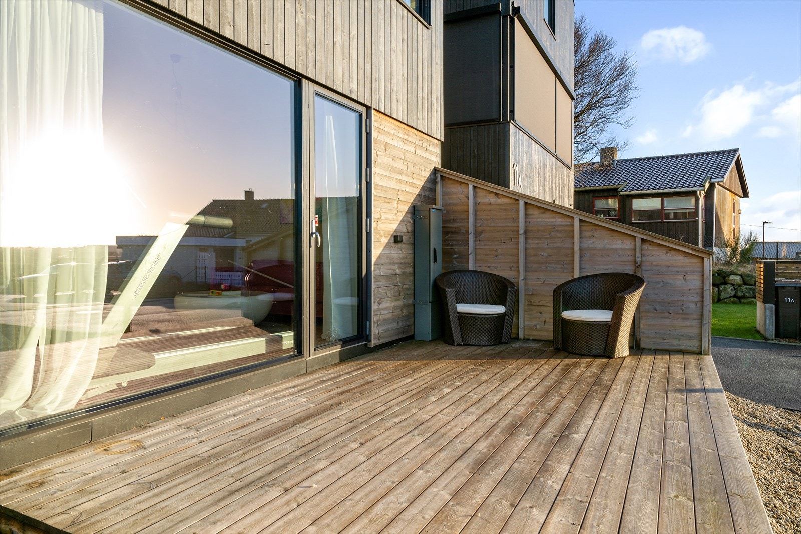 På fremsiden har du ettermiddag/kveldsol Galleribilde