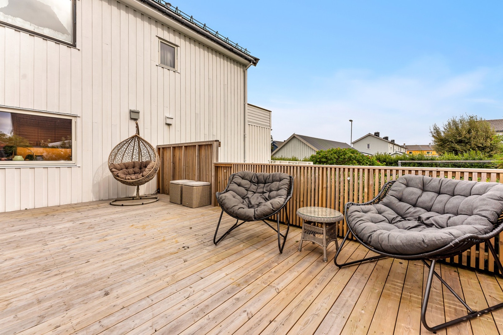 Flott veranda med strålende solforhold. Galleribilde