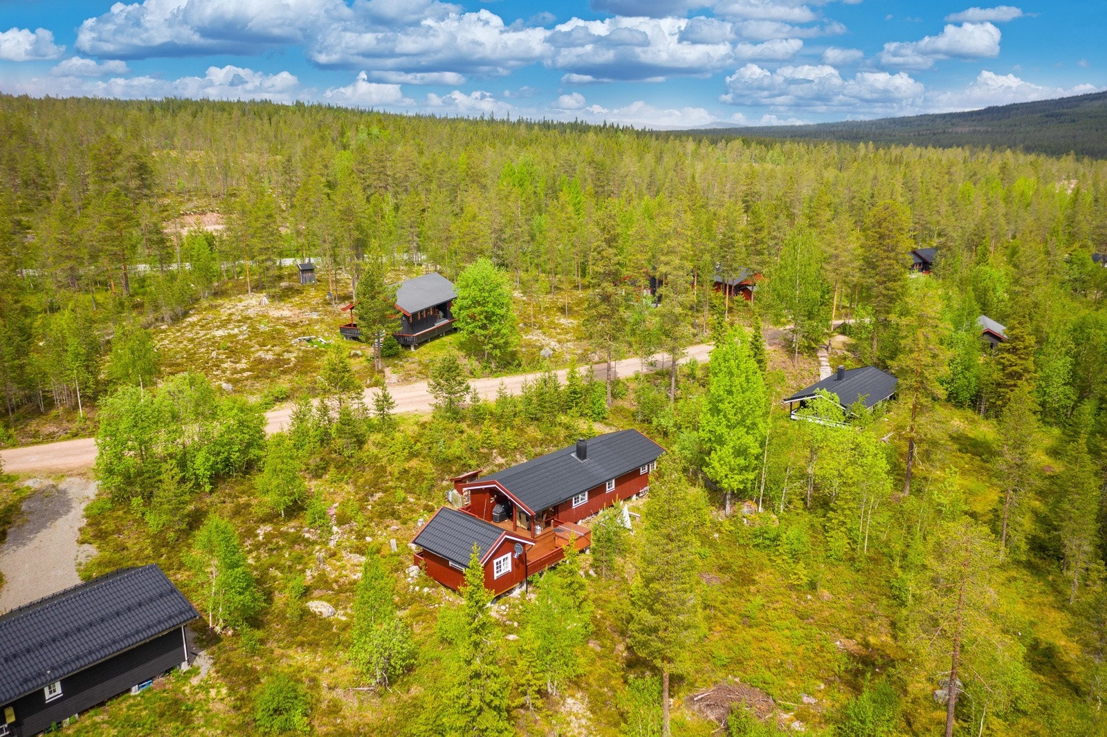 Hytta ligger fint til, med umiddelbar nærhet til naturen. Galleribilde
