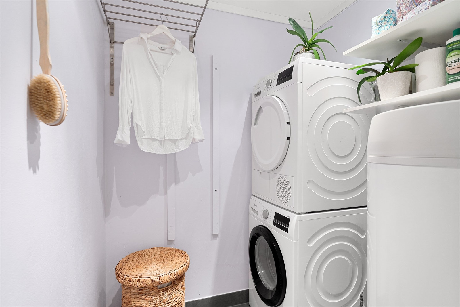 - Vaskerommet er oppgradert i 2025 og har god plass til både vaskemaskin og tørketrommel - Galleribilde