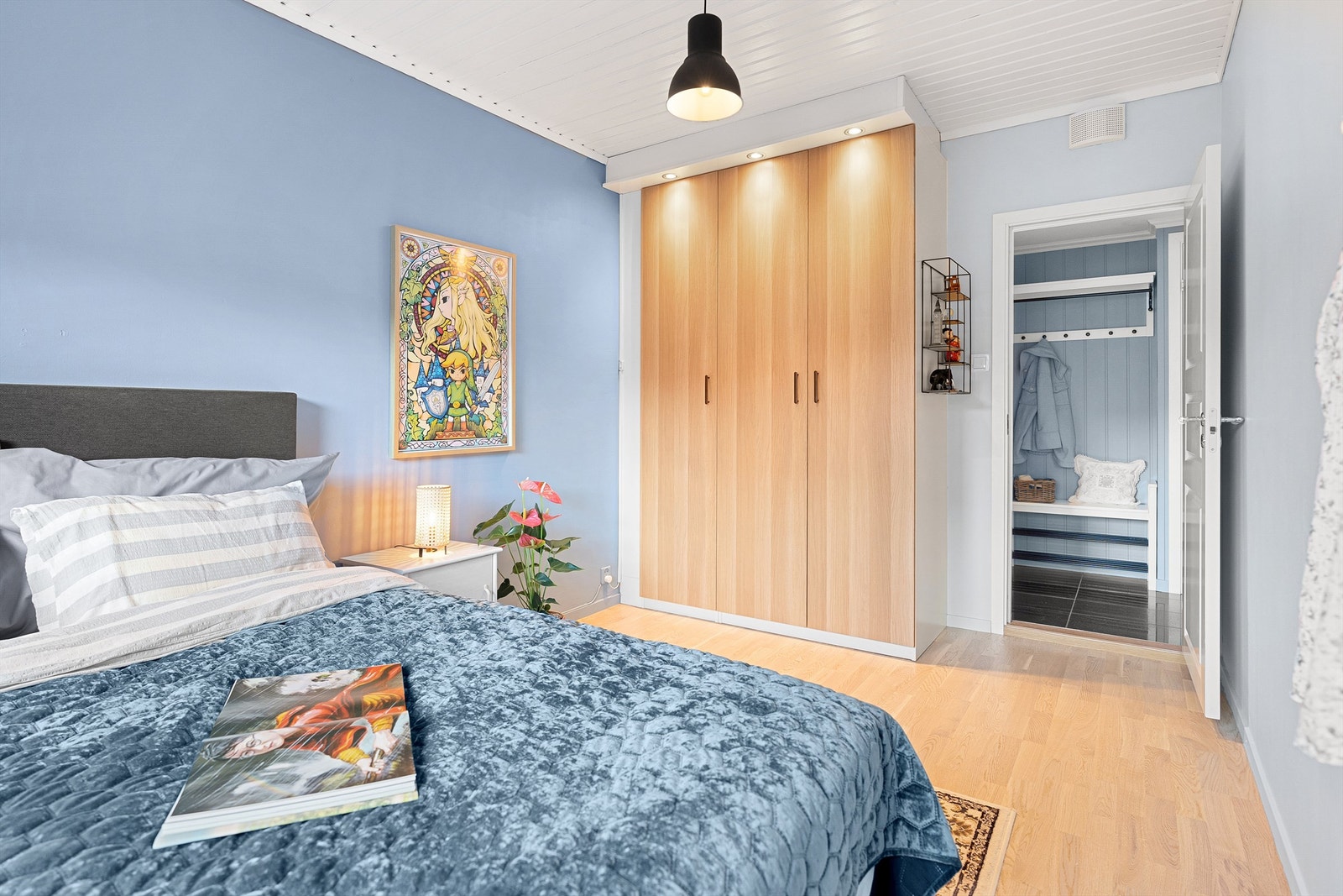 - Svært praktisk garderobeløsning på soverommet - Galleribilde