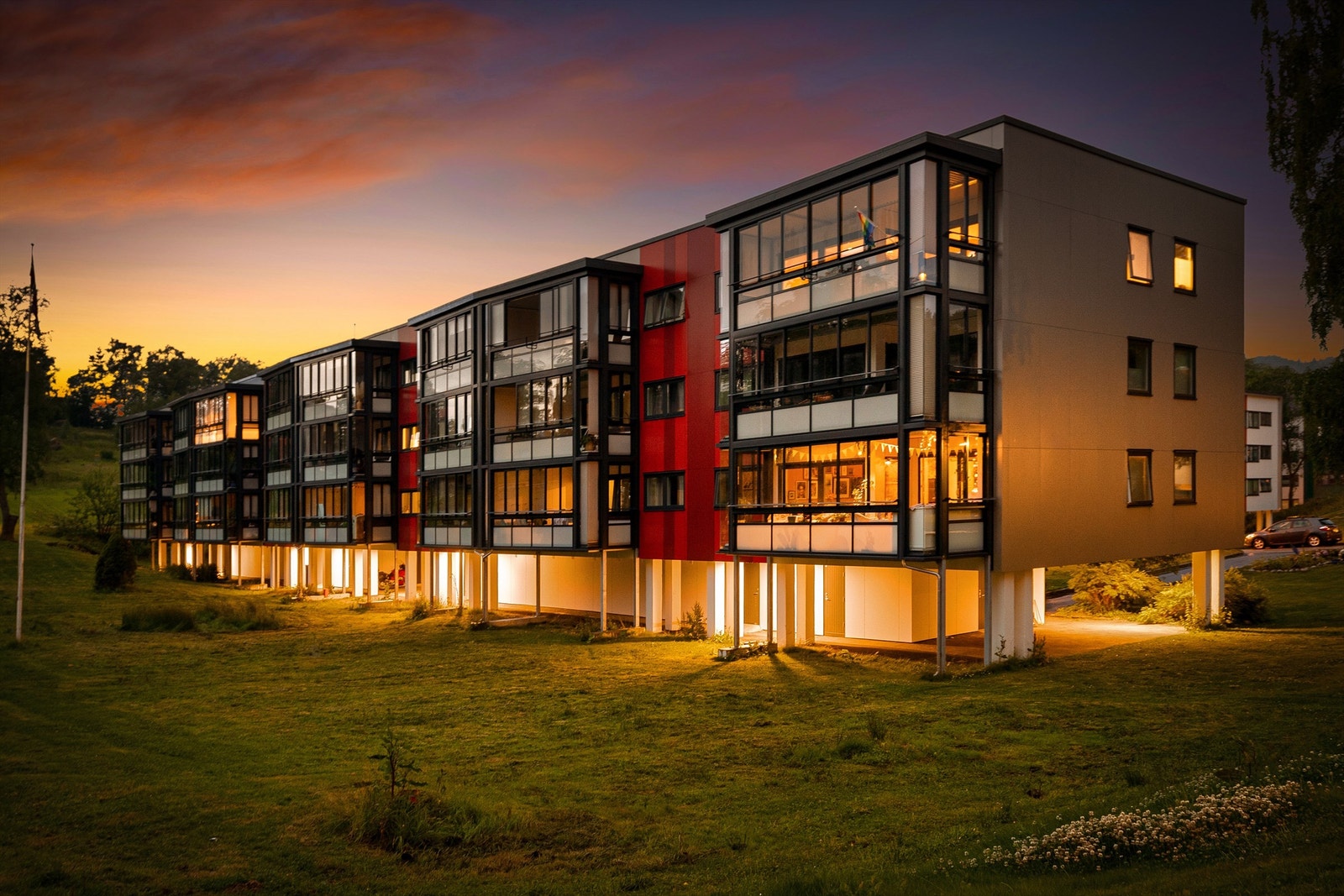 - Velkommen til Dag Hammarskjölds vei 49, en gjennomgående pen leilighet i høy 1. etasje med sørvendt innglasset balkong og balansert ventilasjon - Galleribilde