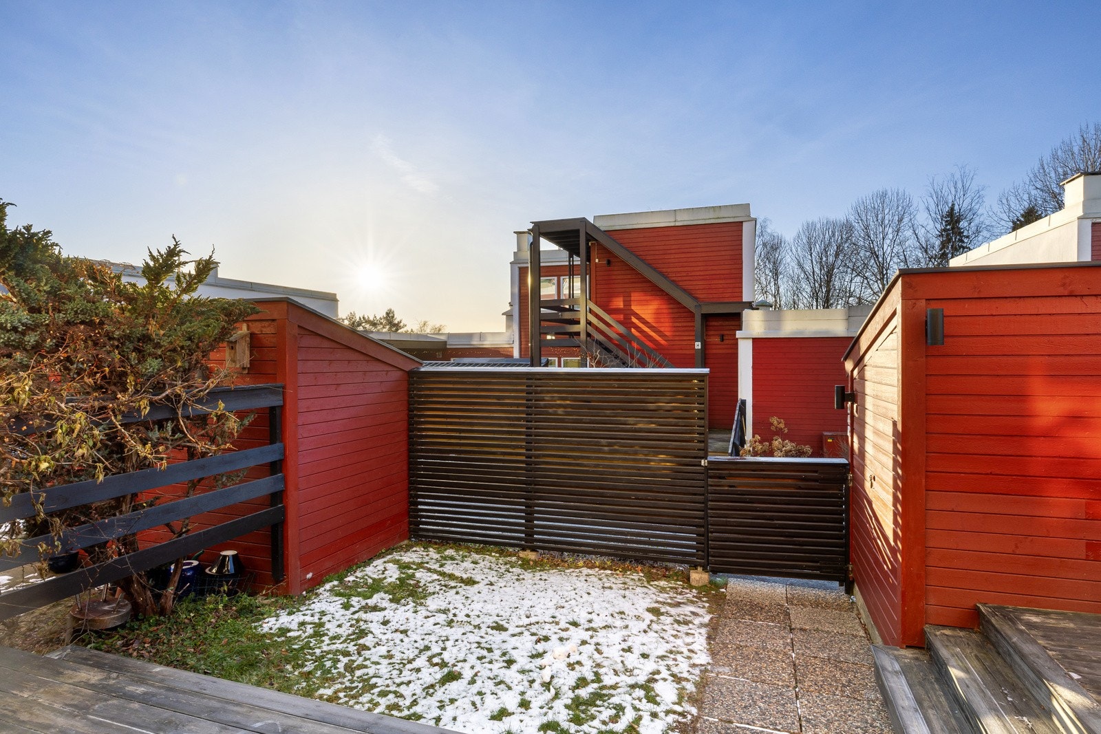 På inngangssiden har leiligheten en hendig bod på ca. 4 kvm. Galleribilde