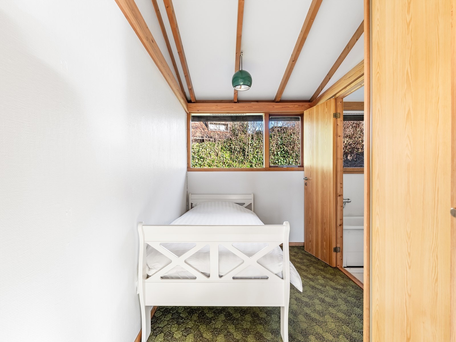 Soverom med adkomst direkte fra bad Galleribilde