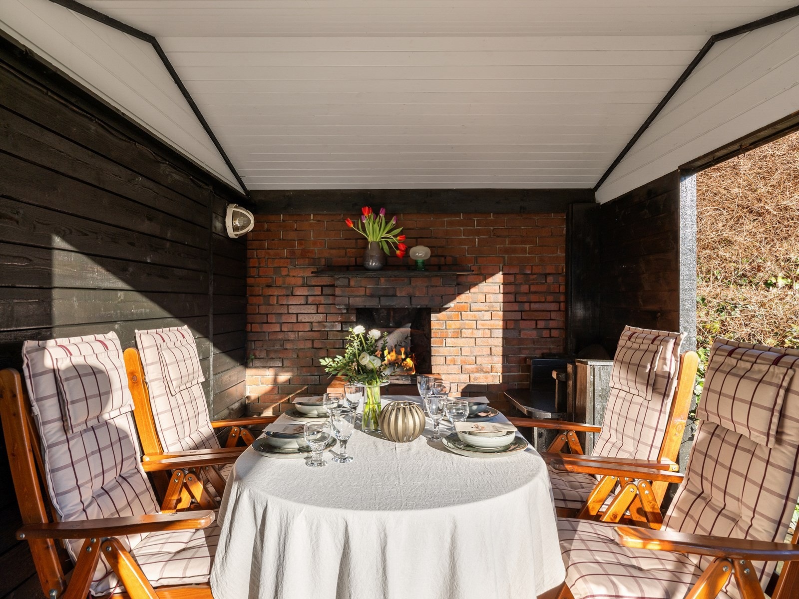 Herlig uteområde med god atmosfære Galleribilde