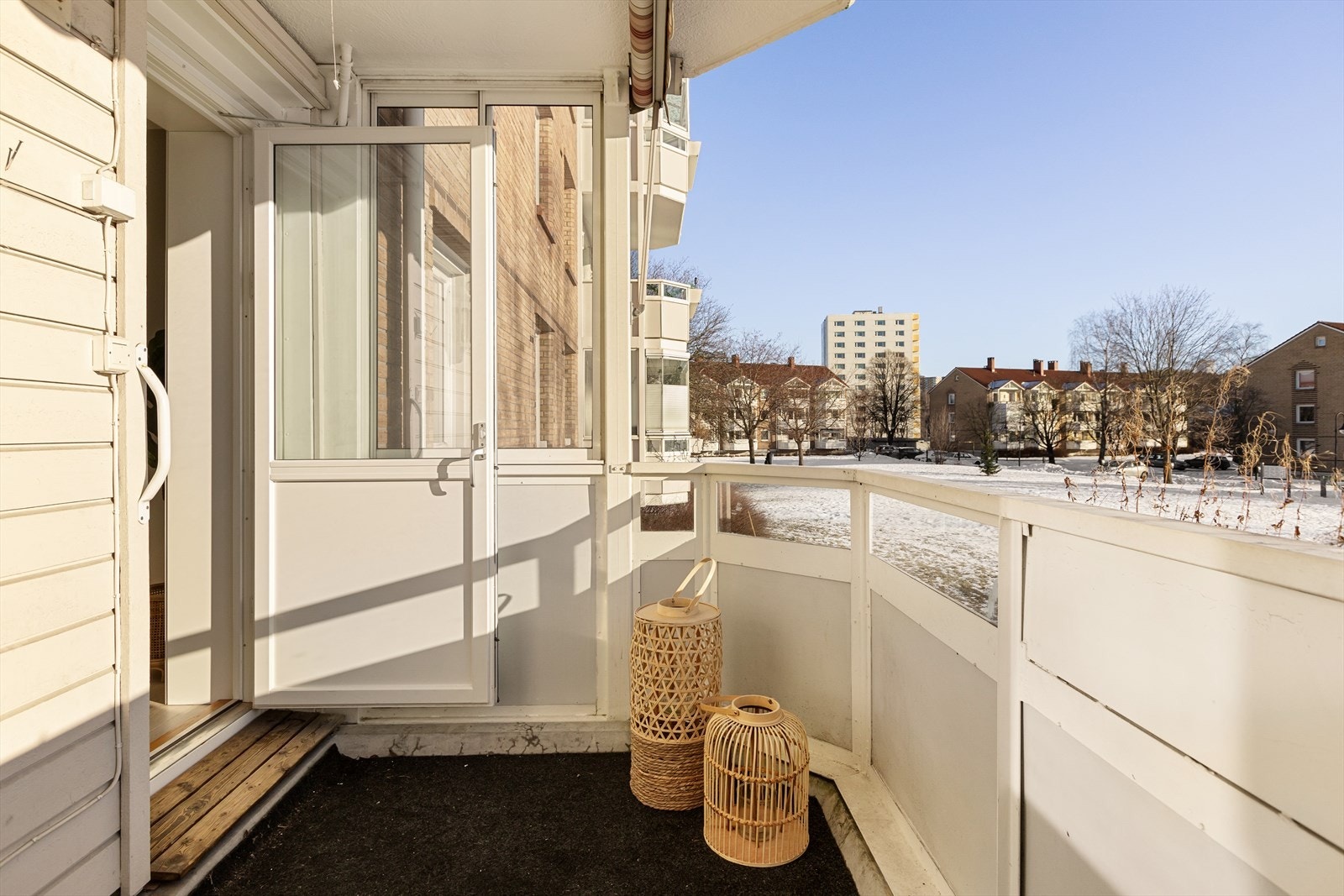 På balkongen er det montert markise. Galleribilde