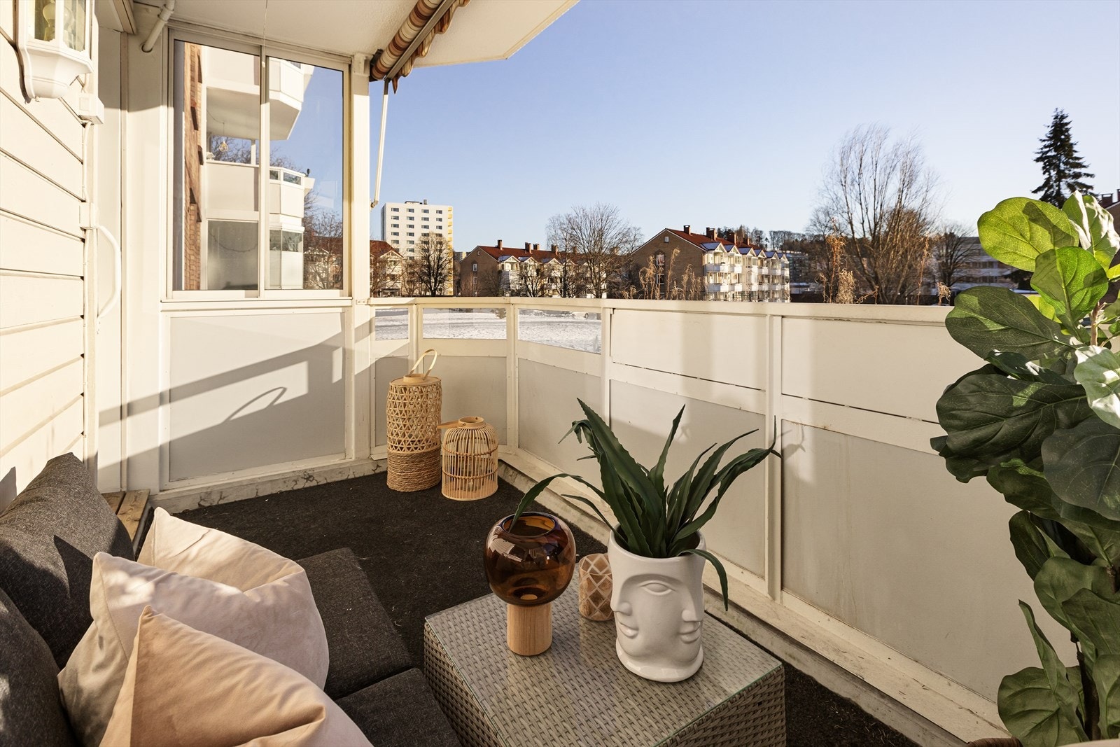 Her er det god plass til utemøblement, grill og beplantning. Galleribilde