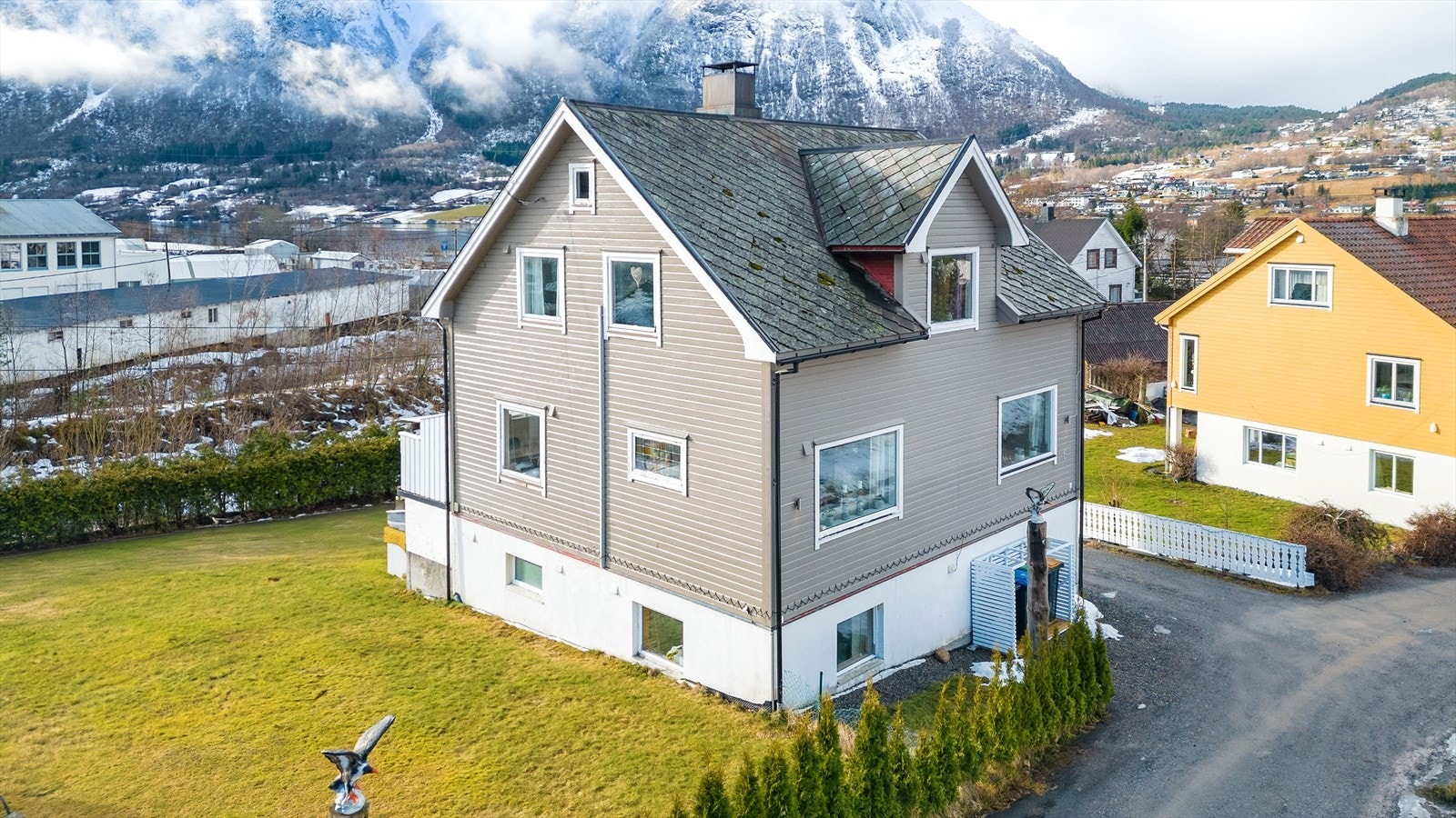 005_Denne eiendommen er registrert med to separate boenheter, hvor det tidligere har vært en leilighet i loftsetasjen..jpg Galleribilde