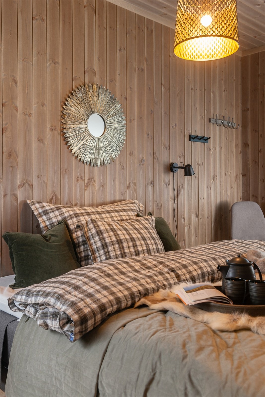 Soverom 1 med smart Laila-løsning som gir deg enkel tilgang til begge sider av sengen. Galleribilde