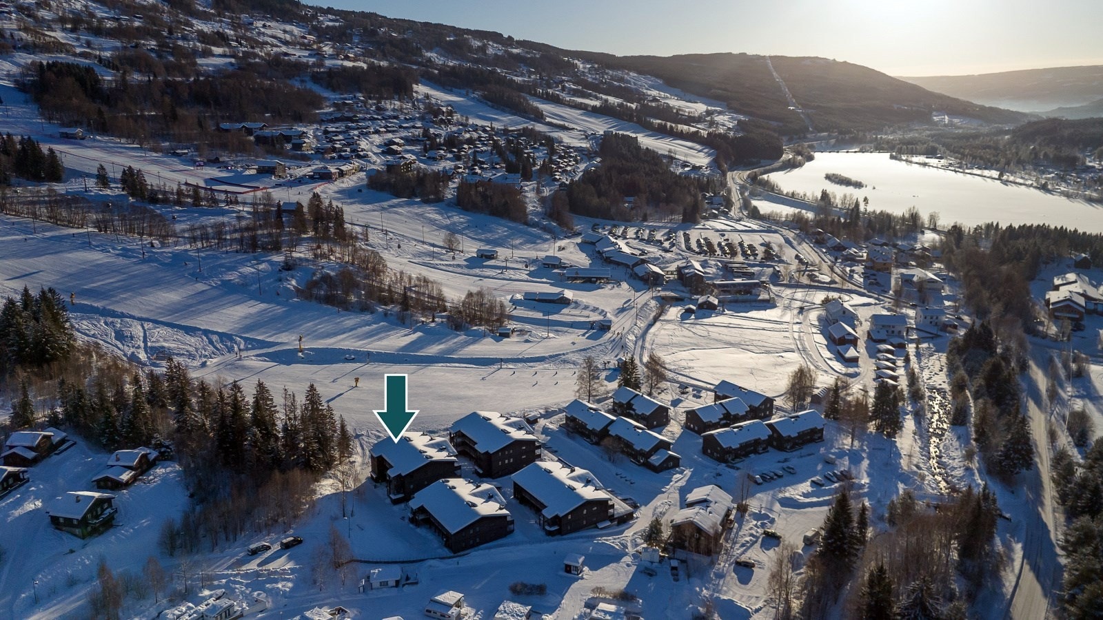Beliggende helt inntil alpinbakken. Gangavstand til Gondolen for de som ønsker enkel tilgang til langrennsløyper. Galleribilde