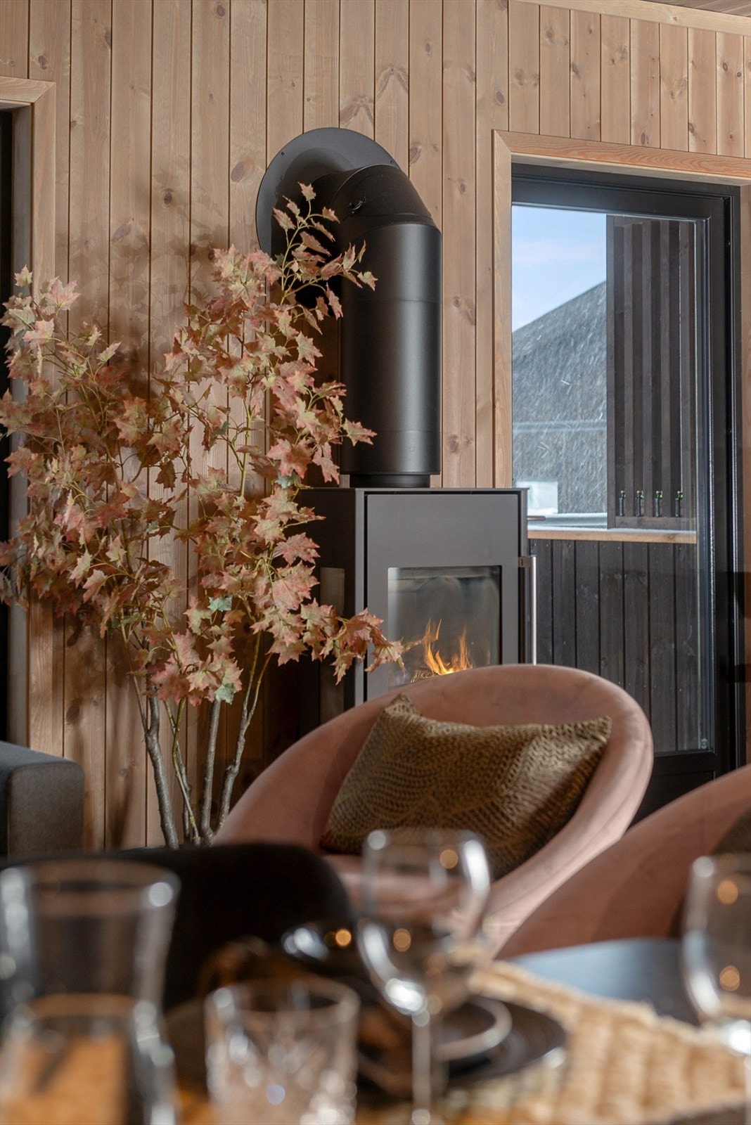 Rommet innbyr til avkobling, sosialt samvær og gode middager med både venner og familie. Galleribilde