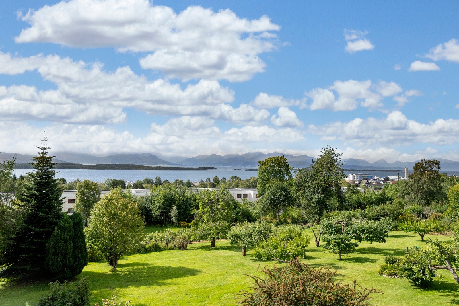 Fra eiendommen er det flott utsikt. Galleribilde