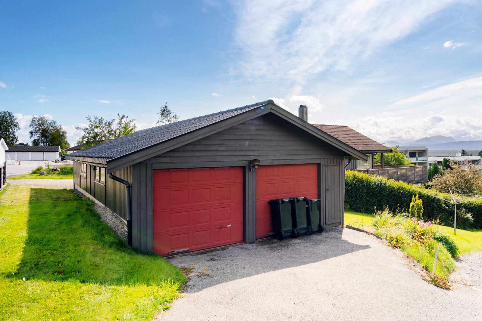 Dolbbelgarasje oppført på 80-tallet. Galleribilde