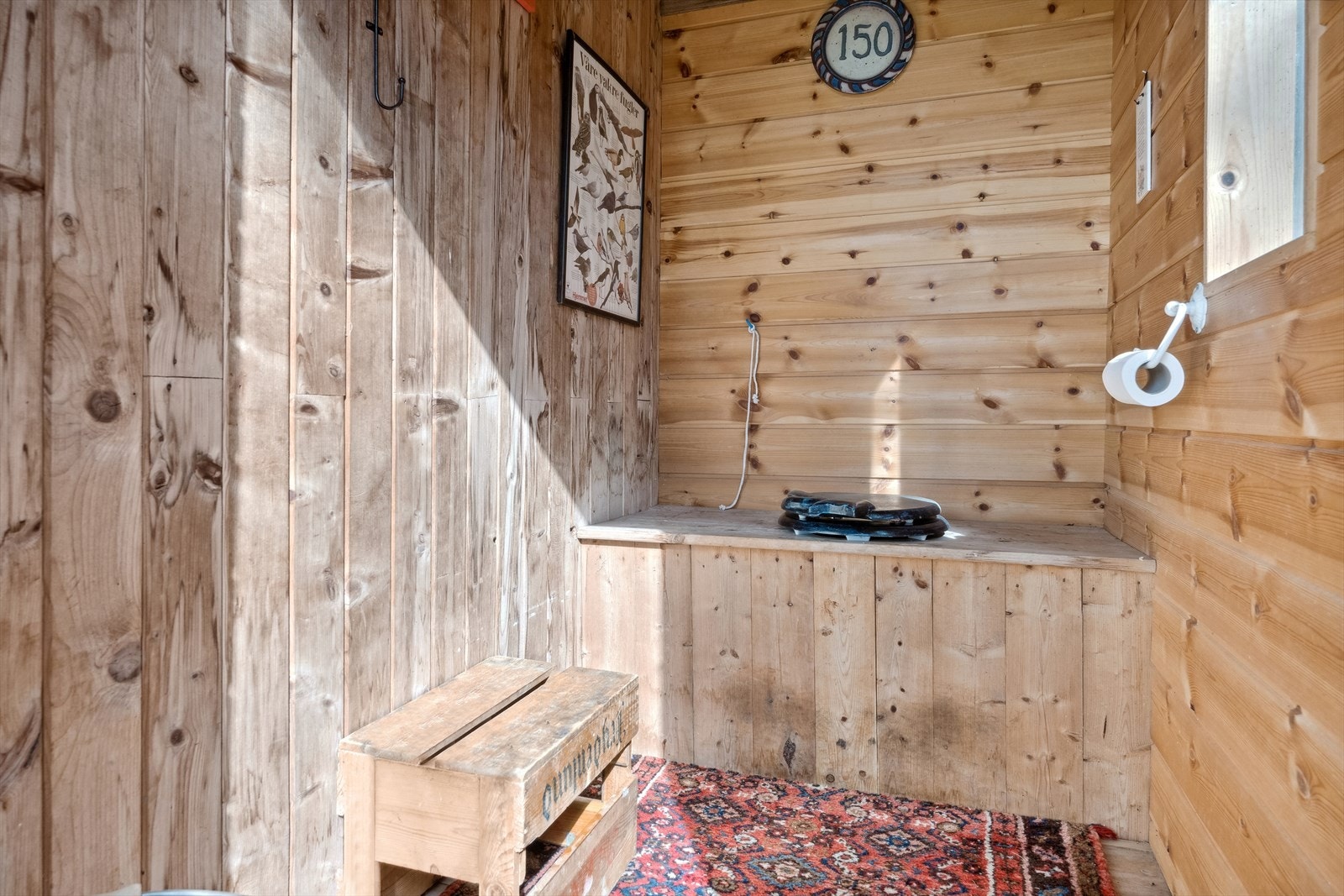 Utedo i det ene uthuset. Galleribilde