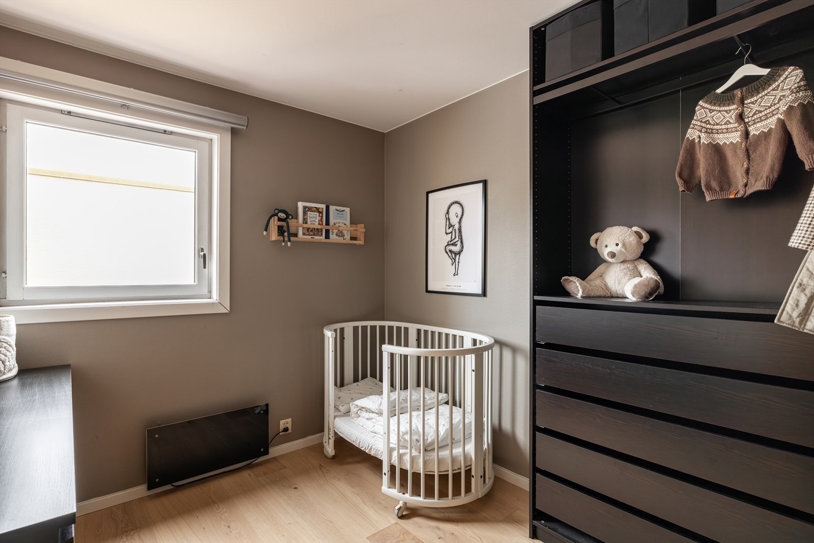 Det andre soverommet egner seg utmerket som gjesterom, barnerom eller til hjemmekontor Galleribilde