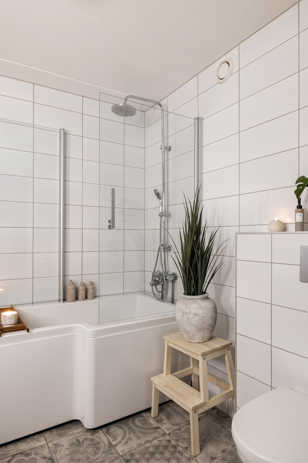 Unn deg hverdagsluksus med et avslappende bad Galleribilde