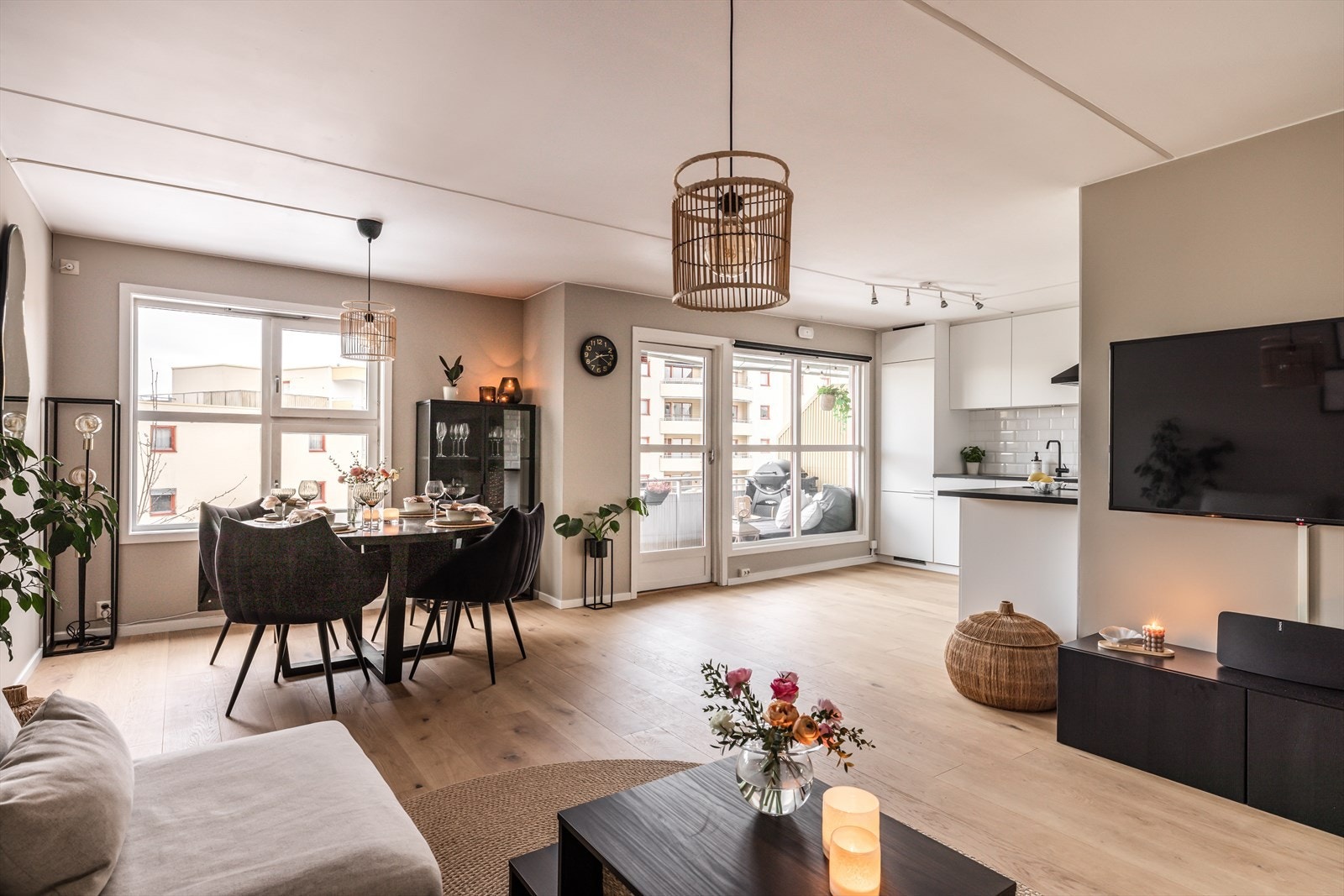 Caroline Ephraim og Oda Sagstuen v/Nordvik Bjørvika har gleden av å presentere Jordal Terrasse 8! Galleribilde