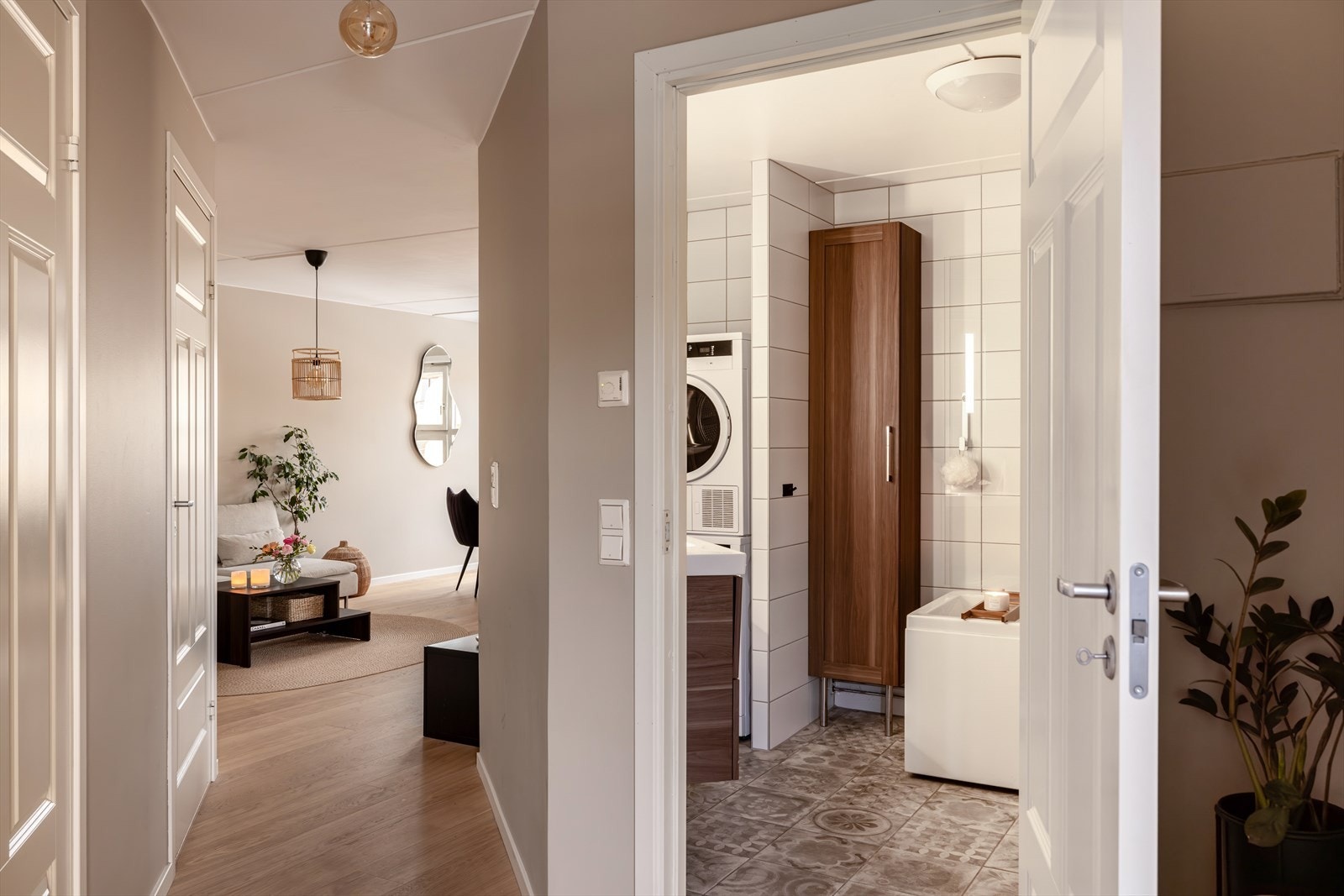 Det disponeres to boder i kjeller på 3,7 kvm og 3,6 kvm Galleribilde