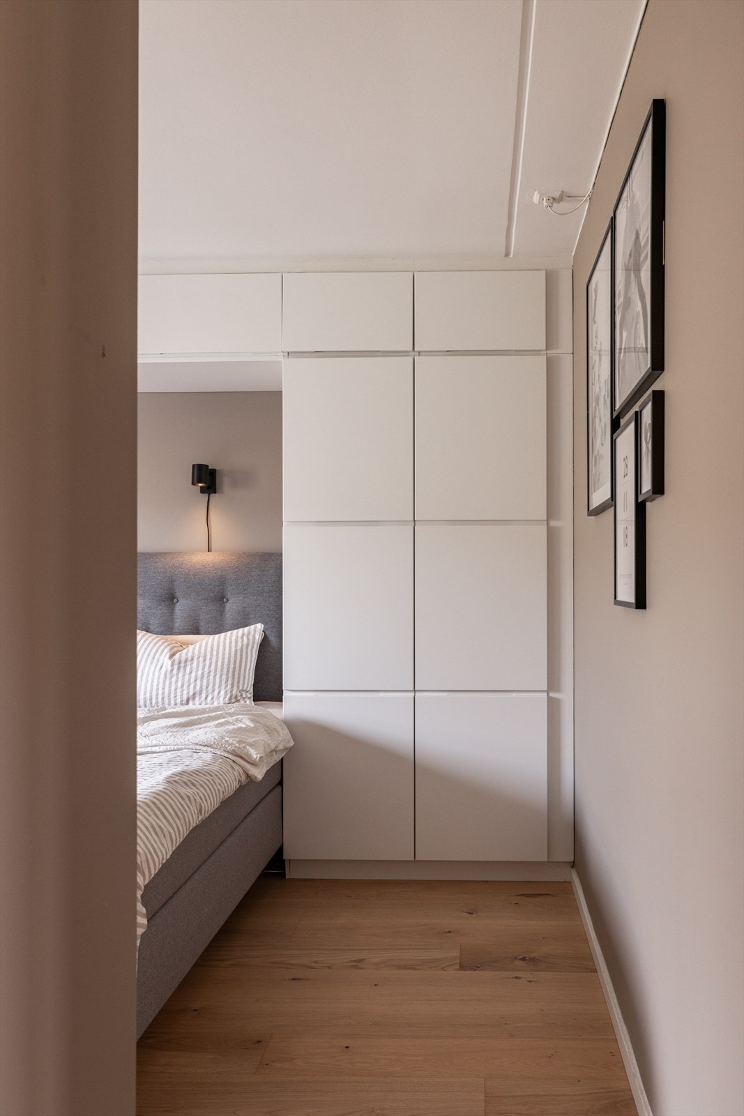 Garderobeskap medfølger Galleribilde