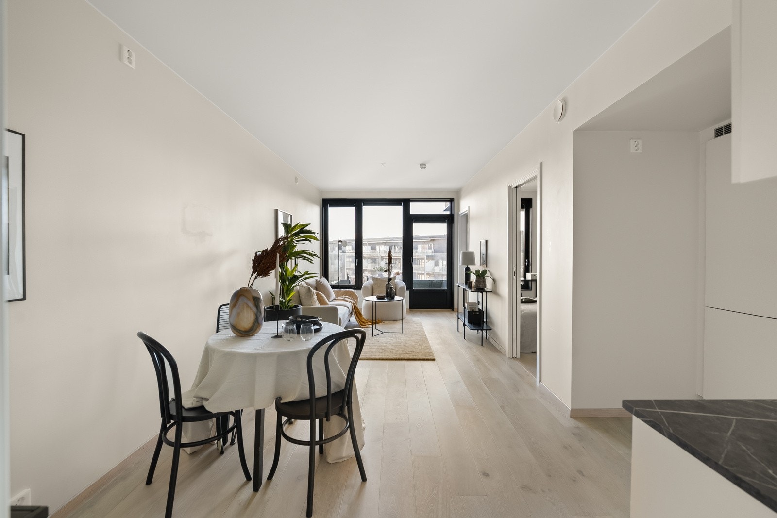 Lys og fin leilighet som bærer et moderne preg. Galleribilde