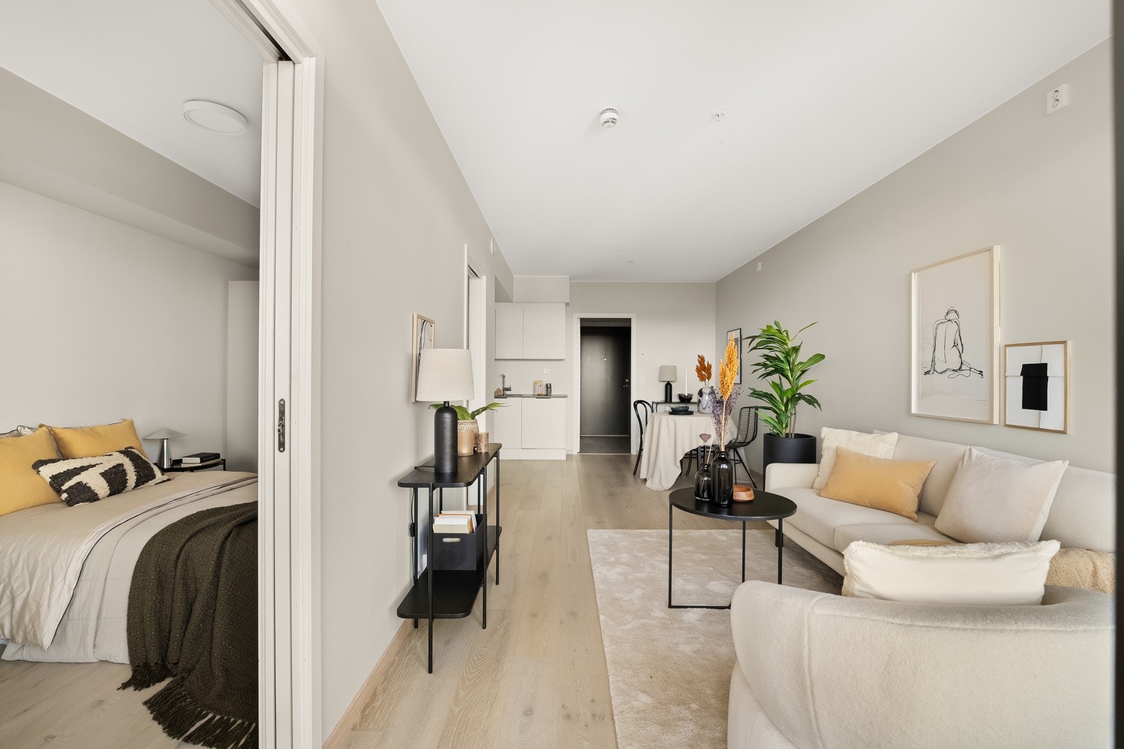 Leilighetens soverom er i tilknytning til oppholdsrommet. Galleribilde