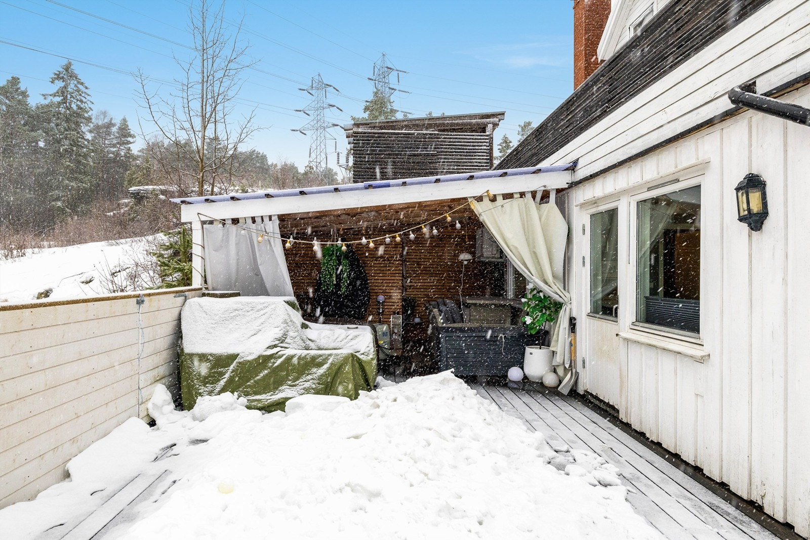 Terrassen har et overbygget parti. Galleribilde