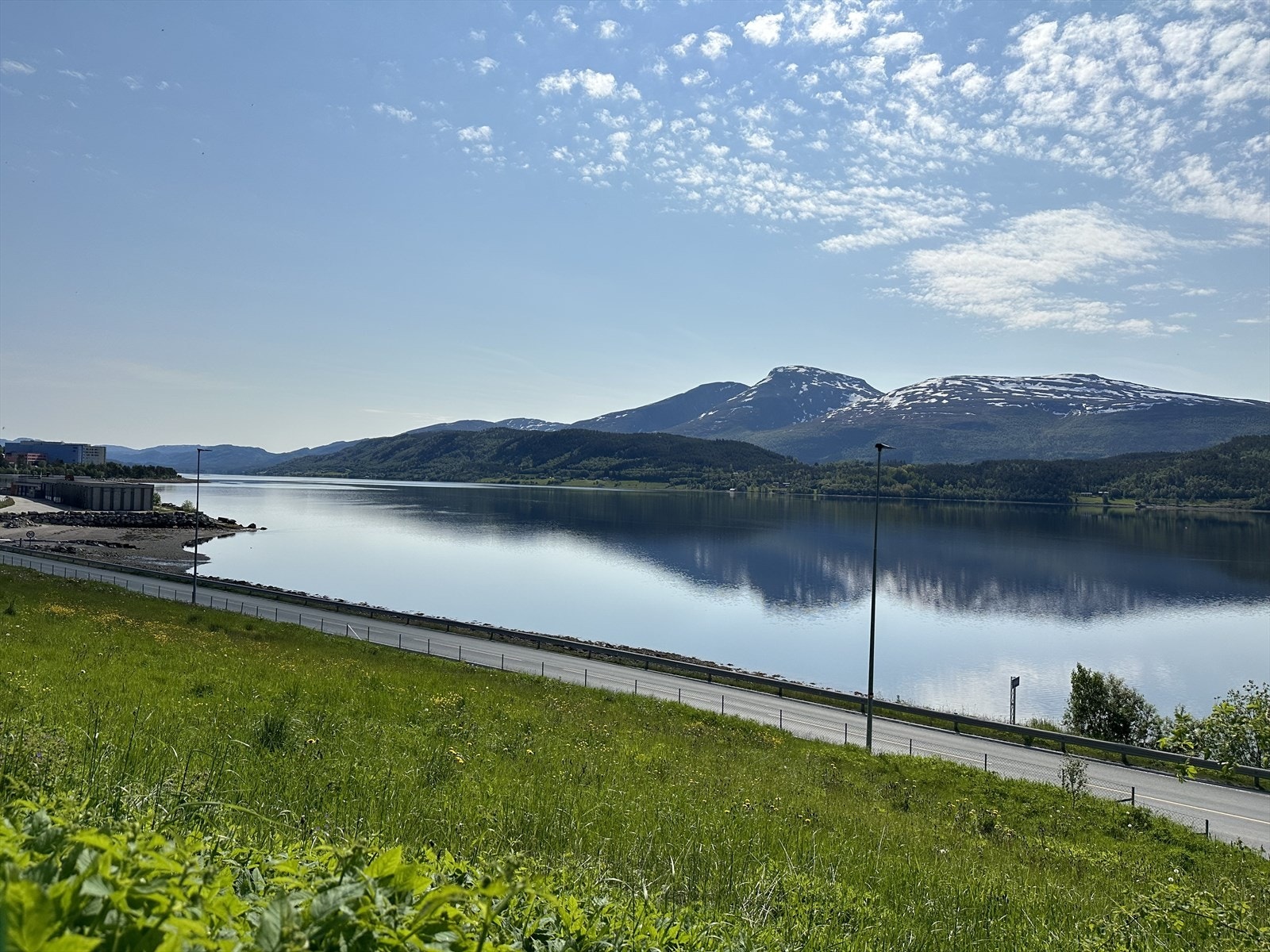 Tomt på Hjelset regulert til boligbebyggelse - frittliggende småhusbebyggelse. Galleribilde