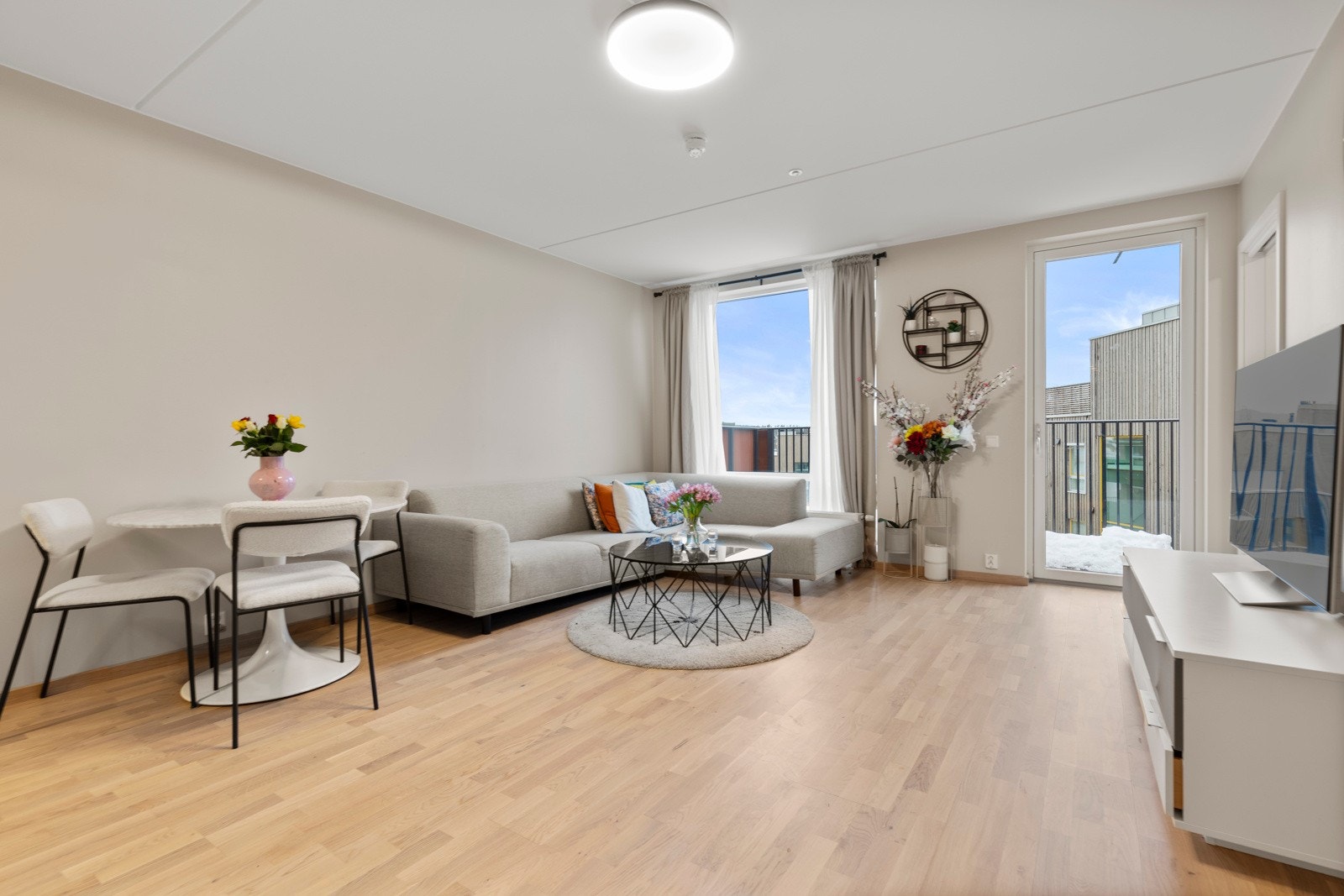 Innholdsrik 3-roms leilighet med praktisk planløsning og moderne uttrykk. Galleribilde