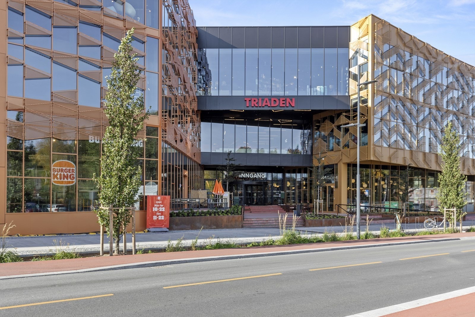 Boligen ligger i direkte nærhet til Triaden storsenter. Galleribilde