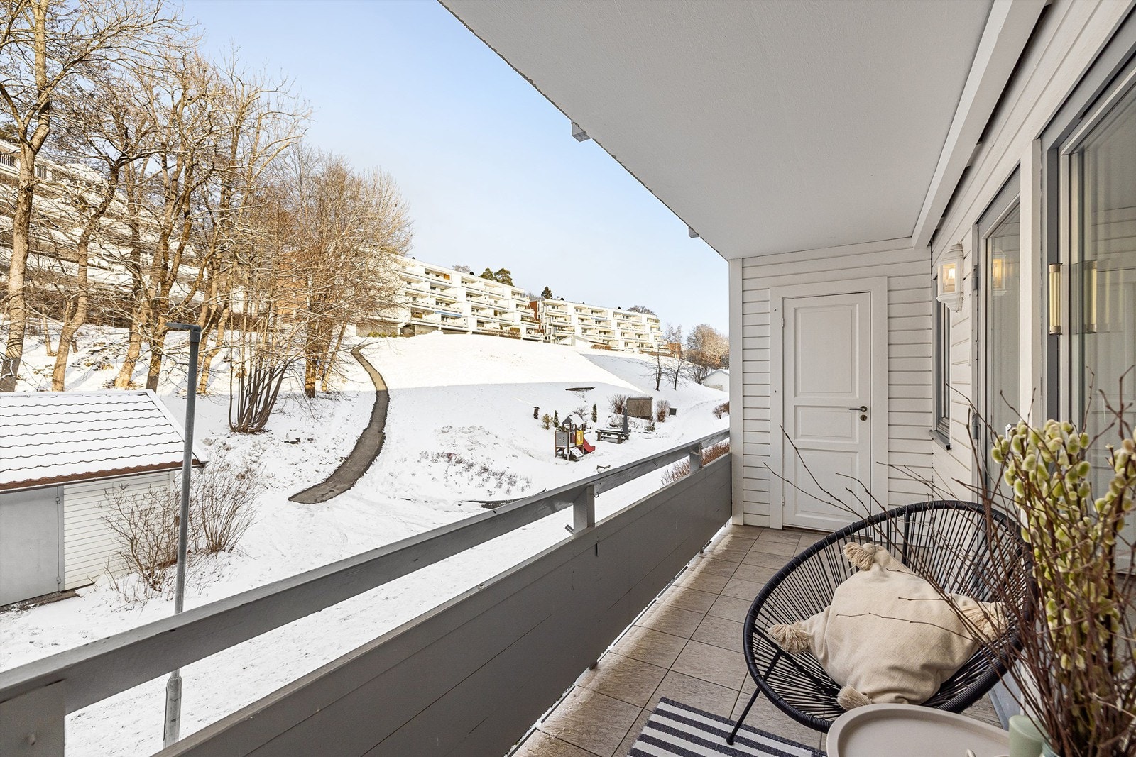 Her har du utsyn over lekeplass og nabolaget Galleribilde