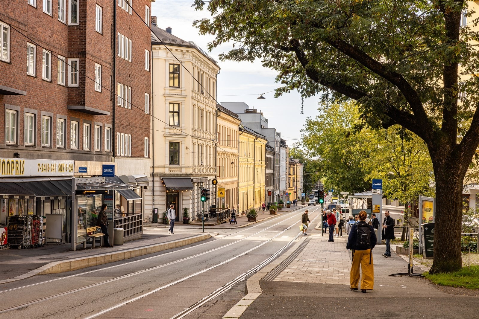 Umiddelbar nærhet til kollektivtilbud med trikkeholdeplass Stensgata rett utenfor døren. Galleribilde