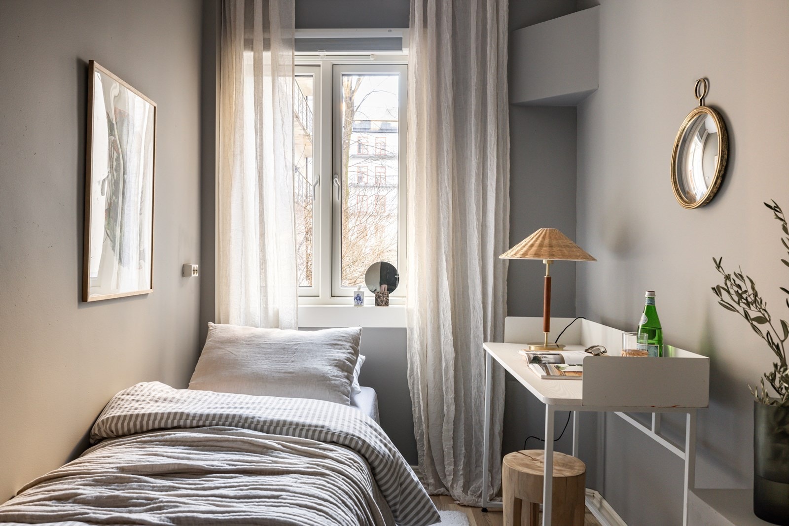 Soverom 2. Begge soverommene vender mot stille bakgård. Galleribilde