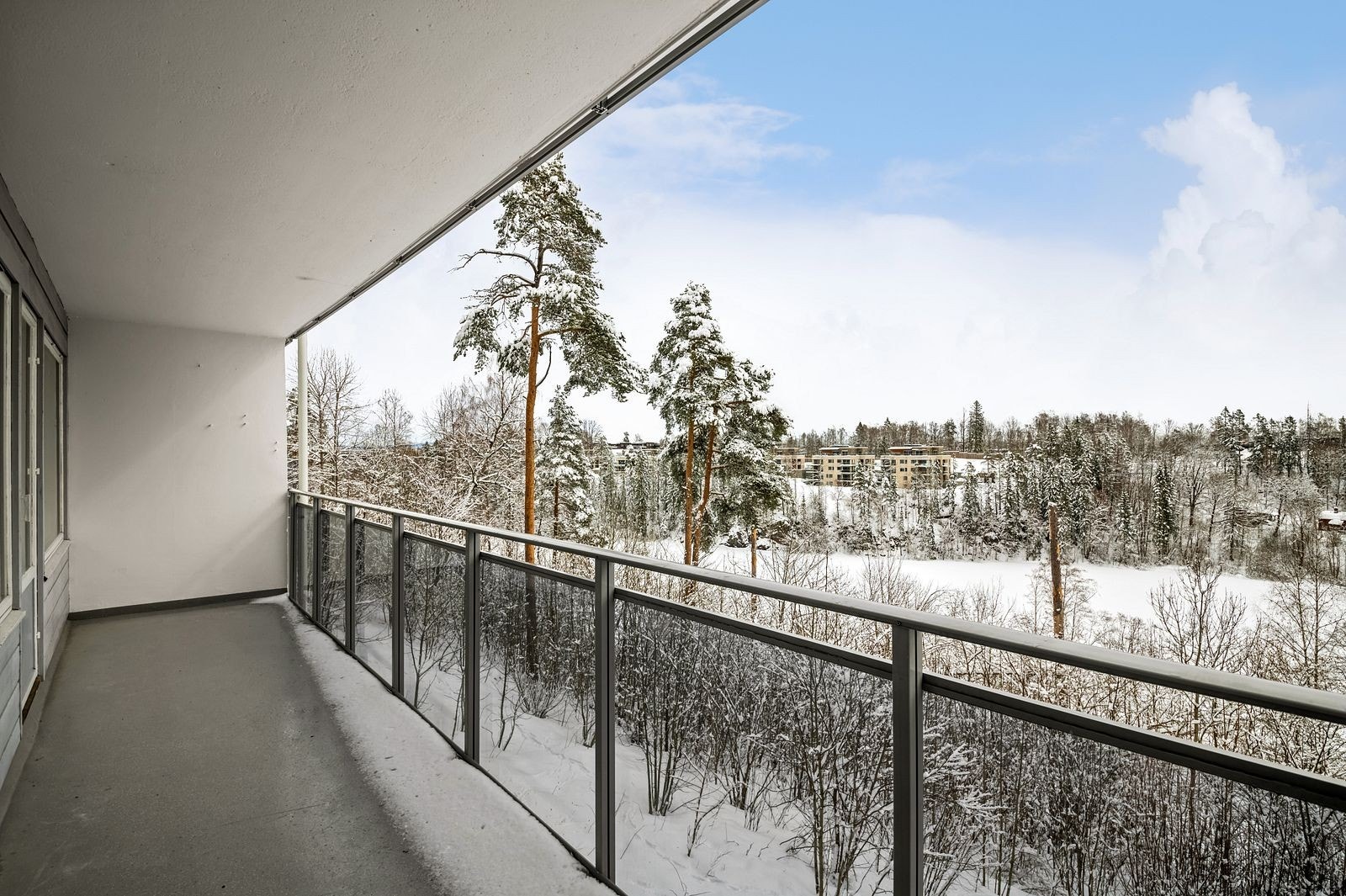 Balkong med utgang fra stuen Galleribilde