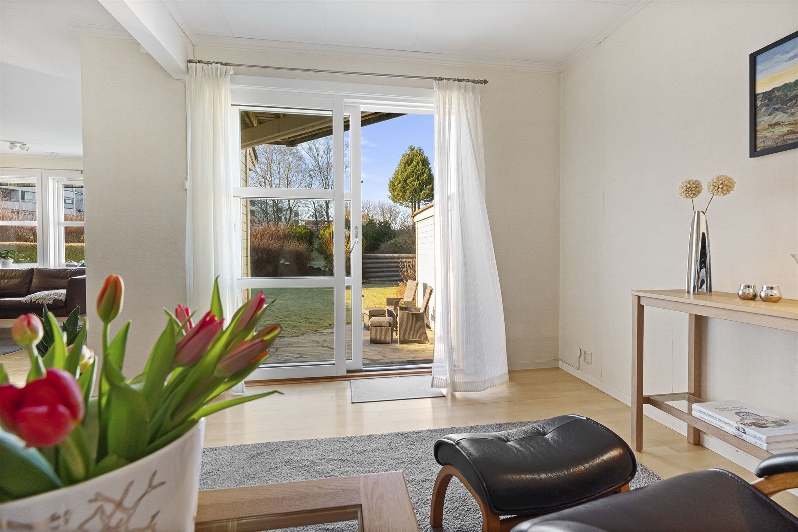 Direkte utgang til terrasse og hage Galleribilde